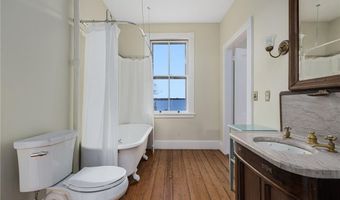 39 Walcott Ave, Jamestown, RI 02835