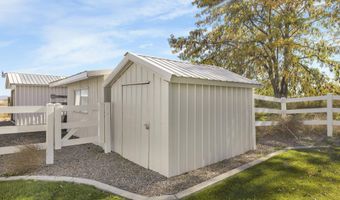 221 Cottonwood Ln, Blackfoot, ID 83221