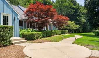 970 Cramton Ave NE, Ada, MI 49301