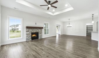 2213 Golfview Dr, Auburn, IN 46706