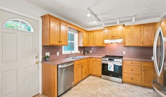 787 Woodlawn Trl, Appomattox, VA 24522