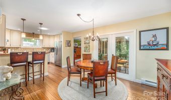 24 Woodcrest Rd, Asheville, NC 28804