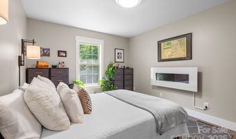 12 Buckshot Ridge Dr, Asheville, NC 28804