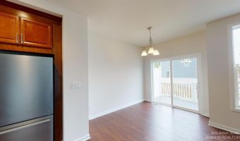 2704 S Spurway Dr, Ann Arbor, MI 48105