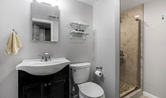 1128 HALESWORTH Dr, Rockville, MD 20854