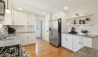 100 Hope St, East Providence, RI 02916