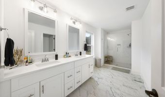 5 Melinda Ct, Bayville, NJ 08721