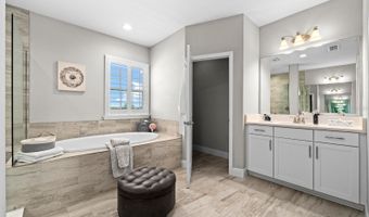 7631 PARADISO Dr, Apollo Beach, FL 33572