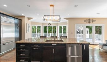 1 Mountaincrest Dr, Cheshire, CT 06410