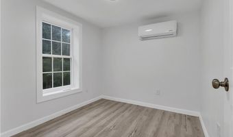 78 School St, North Smithfield, RI 02876