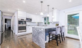 44 Heritage Dr, Warwick, RI 02818