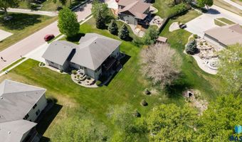 608 N Riverwood Cir, Brandon, SD 57005