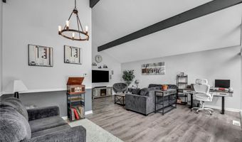 150 Greenbriar Dr, Aurora, OH 44202