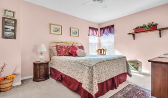 18 Peaksail Dr, Bayville, NJ 08721
