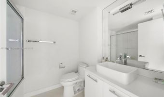 1000 W Island Blvd 2407, Aventura, FL 33160