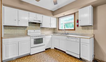 33 WINDWARD Dr, Barnegat, NJ 08005
