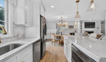 6 Hawthorne Cir, Andover, MA 01810