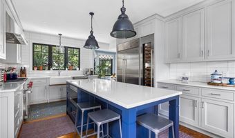 41 Hunter Ave, Newport, RI 02840