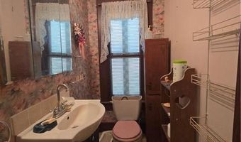 121 N 10th St, Atchison, KS 66002