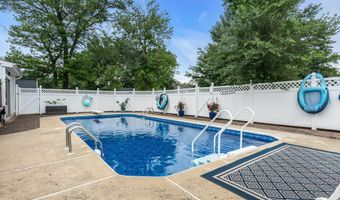 55 Drift Rd, Belford, NJ 07718