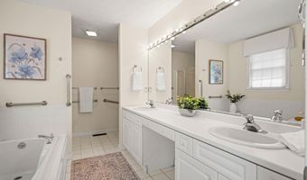 3 Gleneagle Dr, Bedford, NH 03110