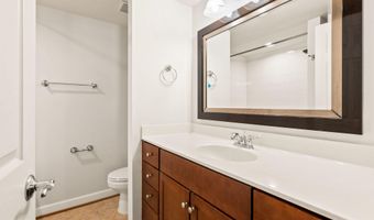 4089 S FOUR MILE RUN Dr 201, Arlington, VA 22204