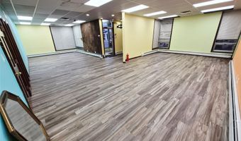 121 W Oak St, Amityville, NY 11701