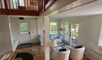 157 Briarwood Ave, Middletown, RI 02842