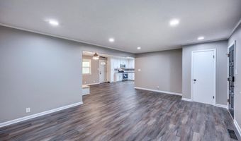 410 Highland Dr, Arkansas City, KS 67005