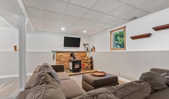 4 Cross Rd, Brookline, NH 03033