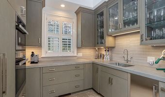 135 Cliff Dr, Narragansett, RI 02882