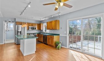 4 Cobble Hill Rd, Lincoln, RI 02865