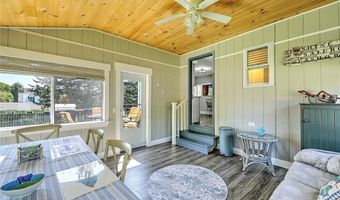 56 King Philip Rd, Narragansett, RI 02882