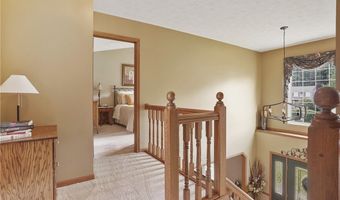 2202 Martin Crest Dr, Akron, OH 44312