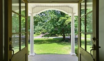 706 N Arbor Dr, Anchorage, KY 40223