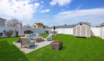 3 Kent Pl, Amityville, NY 11701