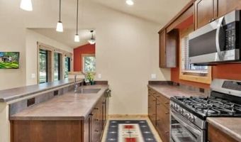 8599 E Apache Trl, Athol, ID 83801