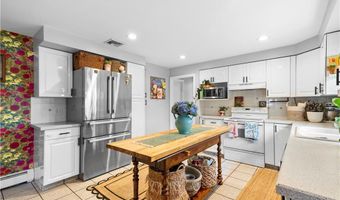 17 Golini Dr, Johnston, RI 02919