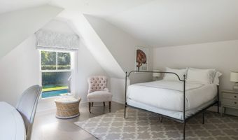 36 Hand Ln, Amagansett, NY 11930