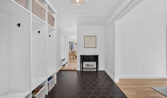 6 Hawthorne Cir, Andover, MA 01810