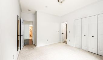 4 Hart Pond Dr, North Smithfield, RI 02896