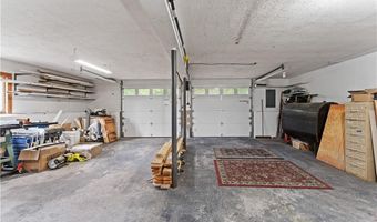 106 Lauri Dr, Charlestown, RI 02813