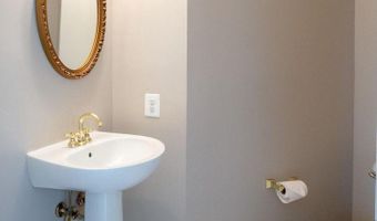 1819 KENWOOD Ave 303, Alexandria, VA 22302