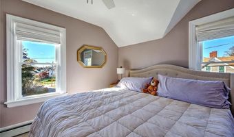 93 Narragansett Ave, East Providence, RI 02915