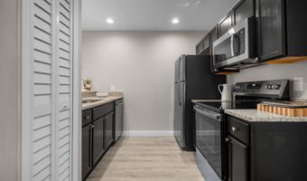 67 W 8TH St, Atlantic Beach, FL 32233