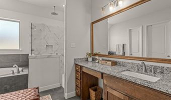 381 Oak Meadow Ln, Weatherford, TX 76085