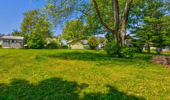 24 Toole Dr, Branford, CT 06405