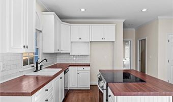 109 Isleworth Ct, Advance, NC 27006