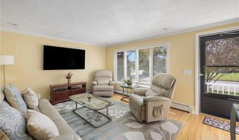 40 Quail Hollow Rd, Cranston, RI 02920