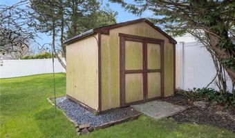 9 Valley Dr, Bristol, RI 02809